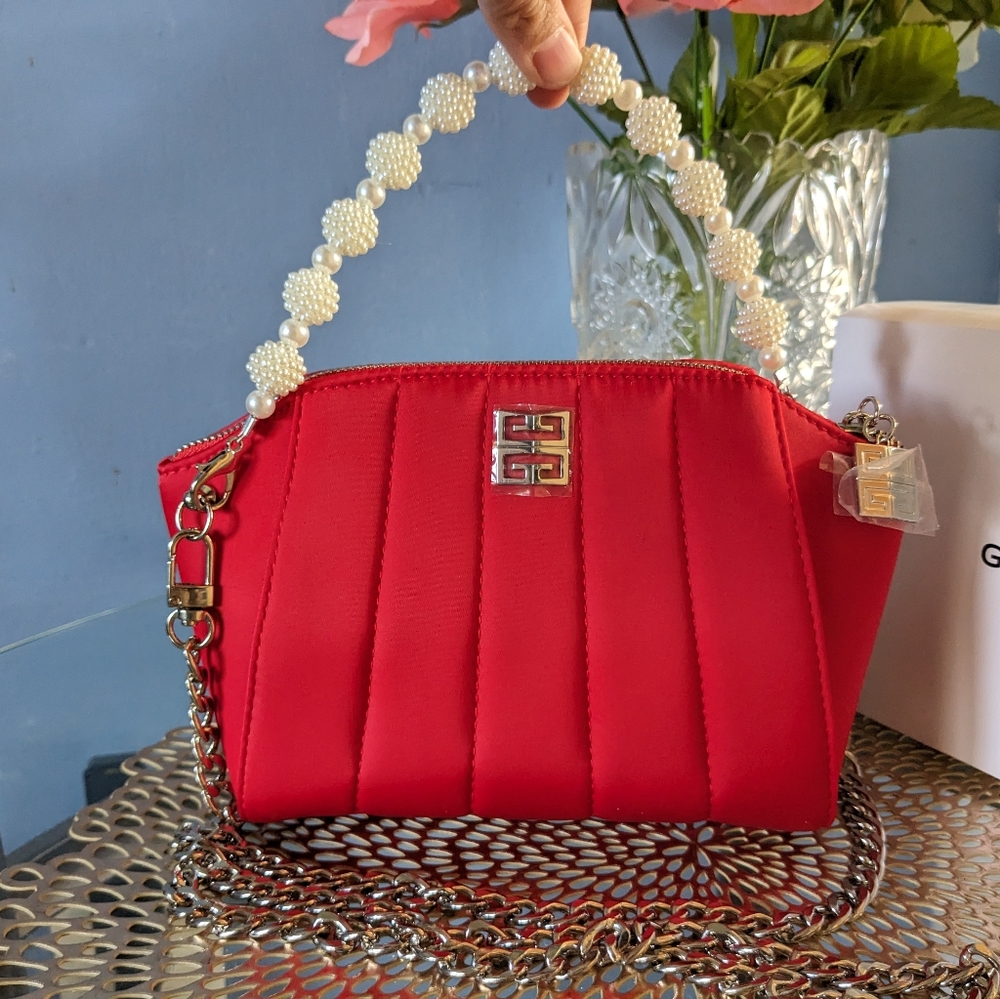 Givenchy - Picture 3 of 8